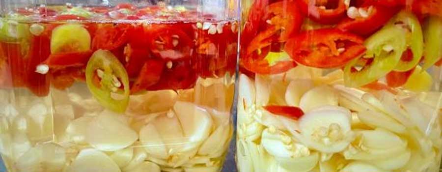 Công thức làm tỏi ớt ngâm giấm, gia vị ngon để ăn kèm với phở, hủ tiếu, bún bò